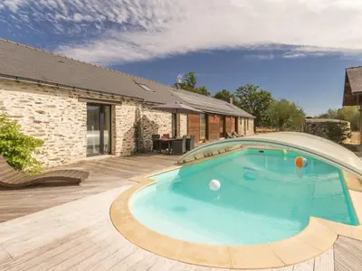 Piscine de l'établissement Gîte rural rénové avec terrasse en campagne, accepte animaux - FR-1-306-1327 ou située à proximité