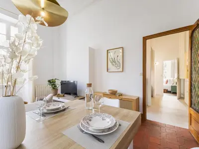 Coin salon dans l'établissement Gîte Charmant au Château - Wifi & Parking Inclus - FR-1-306-1329
