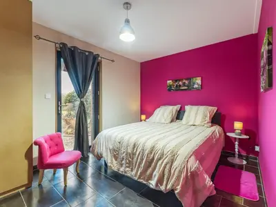 Un ou plusieurs lits dans un hébergement de l'établissement Gîte Rose en campagne avec SPA et Wi-Fi - FR-1-306-1328