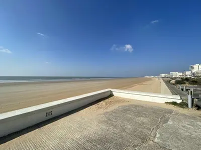 Vue générale sur la mer ou vue sur la mer prise depuis l'appartement
