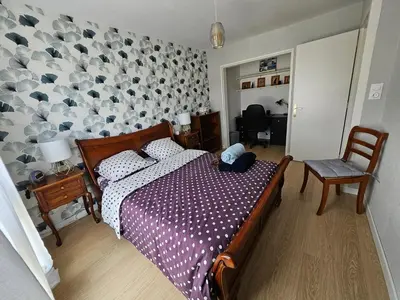 Un ou plusieurs lits dans un hébergement de l'établissement Appartement T3 en centre ville avec vue mer