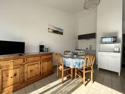 Cuisine ou kitchenette dans l'établissement NO010-020 Appartement 2 pièces-4 couchages NOIRMOUTIER EN L'ILE