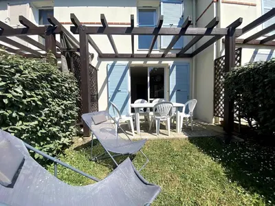 Jardin de l'établissement Cottage T3 avec terrasse sur le Golf - piscine