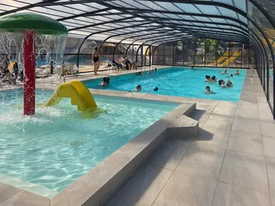 Piscine de l'établissement Camping les Chalands Fleuris ou située à proximité