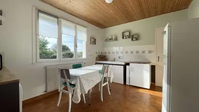 Cuisine ou kitchenette dans l'établissement BA000-28C Mais 3 pièces - 5 couchages BARBATRE