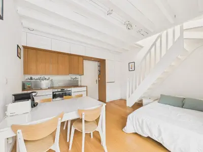 Cuisine ou kitchenette dans l'établissement Appartement pour 4, piscine, mer à 150 m
