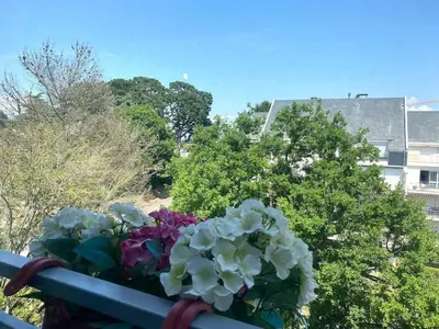 Jardin de l'établissement Jolie T2 au calme à 2 pas du Vieux Port