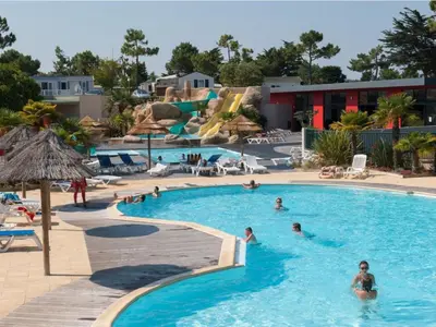 Piscine de l'établissement Mobil-home 4 pers à Saint-Jean-de-Monts avec terrasse - API-1-52-1456 ou située à proximité