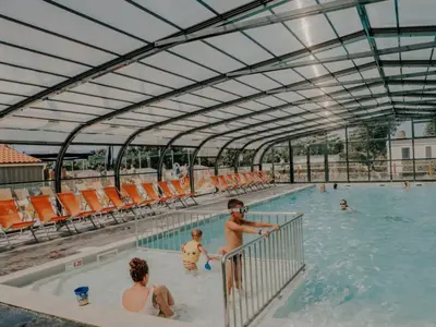 Piscine de l'établissement Mobil-home familial avec terrasse à Bernerie-en-Retz - API-1-52-1409 ou située à proximité