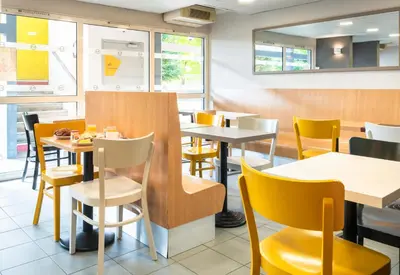 Restaurant ou autre lieu de restauration dans l'établissement B&B HOTEL Nantes Parc Expos La Beaujoire