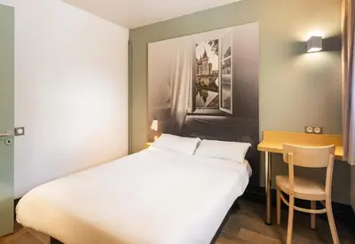 Un ou plusieurs lits dans un hébergement de l'établissement B&B HOTEL Nantes Parc Expos La Beaujoire