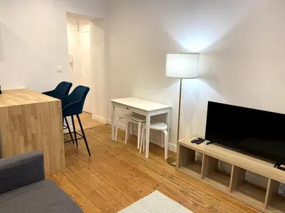 Télévision ou salle de divertissement dans l'établissement T2 au calme proche Talensac et Centre Ville