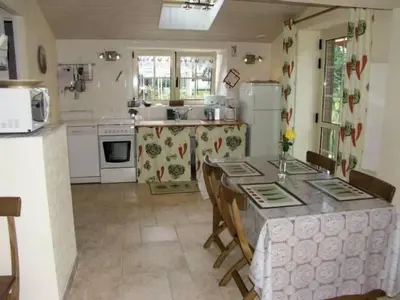 Cuisine ou kitchenette dans l'établissement Holiday Home Au Bas Chalonge Gîte by Interhome