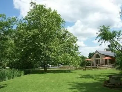 Jardin de l'établissement Holiday Home Au Bas Chalonge Gîte by Interhome