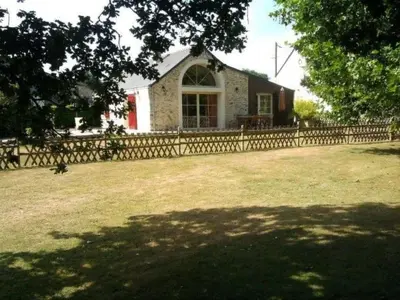 Jardin de l'établissement Holiday Home Au Bas Chalonge Gîte by Interhome