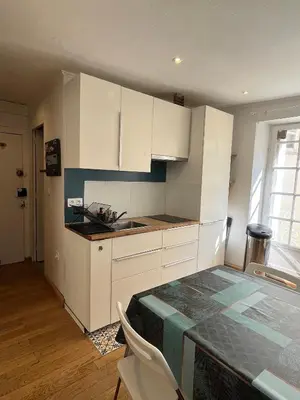 Cuisine ou kitchenette dans l'établissement La Madeleine