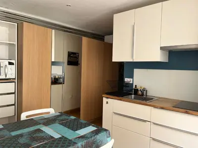 Cuisine ou kitchenette dans l'établissement La Madeleine