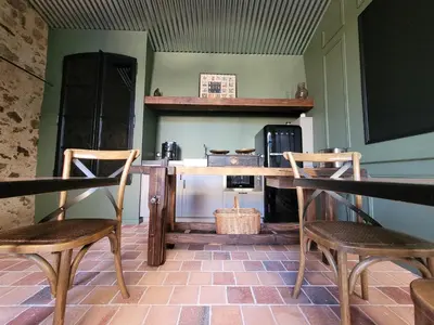 Cuisine ou kitchenette dans l'établissement Aumônerie du Prieuré