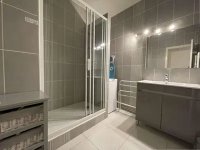 Salle de bains dans l'établissement SJ410-004 - Appart Studio alcôve 4 couchages SAINT JEAN DE MONTS