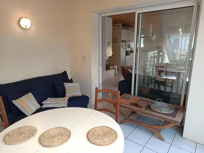 Coin salon dans l'établissement Maison de vacances à Notre-Dame-de-Monts - Terrasse & Jardin - Animaux acceptés - FR-1-540-330