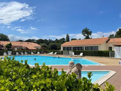 Piscine de l'établissement SJ590-061 - Mais 3 pièces 4 couchages SAINT JEAN DE MONTS ou située à proximité