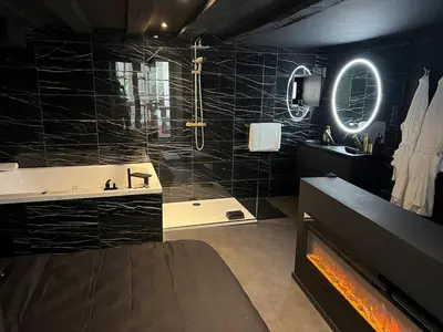 Salle de bains dans l'établissement Le Lux Nantes Centre
