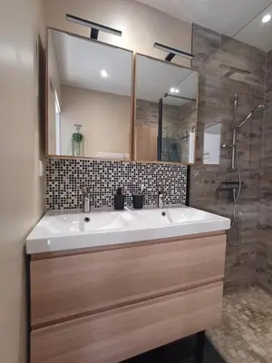 Salle de bains dans l'établissement Logement cosy Cholet près du PUY DUFOU