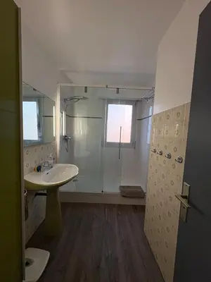 Salle de bains dans l'établissement Bel appartement front de mer