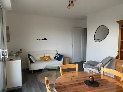 Coin salon dans l'établissement Appartement avec terrasse vue mer à Pornic