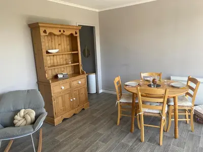 Coin salon dans l'établissement Appartement avec terrasse vue mer à Pornic
