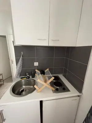 Cuisine ou kitchenette dans l'établissement Studio GARE hyper centre ville Angers