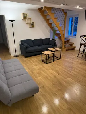 Coin salon dans l'établissement Large Elegant Duplex - 5 BR - City Center - AC