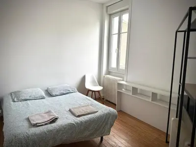 Un ou plusieurs lits dans un hébergement de l'établissement Large Elegant Duplex - 5 BR - City Center - AC