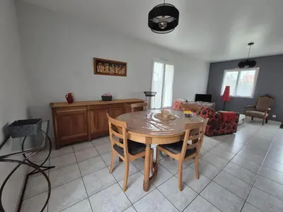 Coin salon dans l'établissement Maison accueillante à Saint-Hilaire-de-Chaléons avec jardin