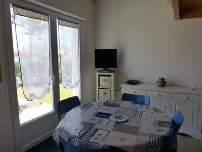 Télévision ou salle de divertissement dans l'établissement HI110-025 Mais 3 pièces mezz 6 couchages SAINT HILAIRE DE RIEZ