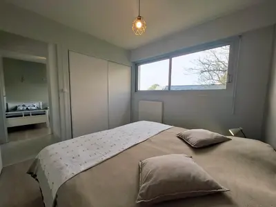 Un ou plusieurs lits dans un hébergement de l'établissement Maison rénovée à 300 m de la plage