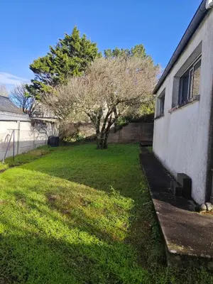 Jardin de l'établissement Maison rénovée à 300 m de la plage