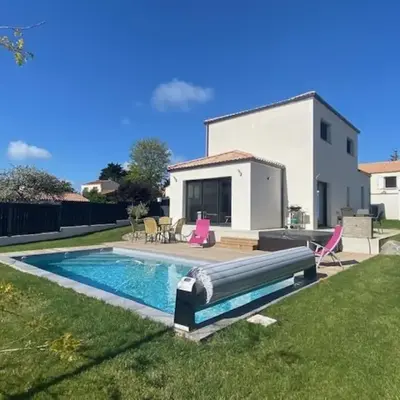 37 Au bord de la piscine
