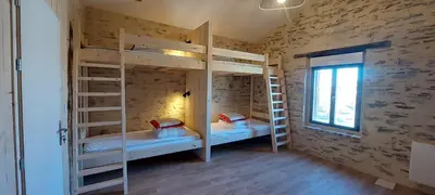 Un ou plusieurs lits dans un hébergement de l'établissement Le Gîte de l'école de la pierre