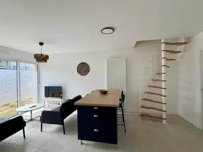 Télévision ou salle de divertissement dans l'établissement Maison de ville St Nazaire