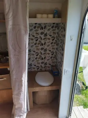 Salle de bains dans l'établissement Caravane cocooning