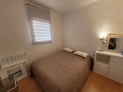 Un ou plusieurs lits dans un hébergement de l'établissement Superbe T2 avec piscine, balcon, parking privé et proche mer à Saint-Jean-de-Monts - FR-1-777-11