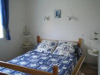 Un ou plusieurs lits dans un hébergement de l'établissement Coquet appartement indépendant entre mer forêt et marais