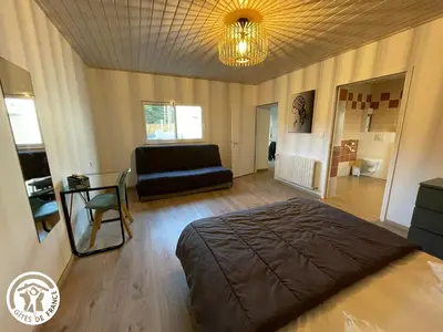 Un ou plusieurs lits dans un hébergement de l'établissement Maison Familiale à 700m Plage, Spa, Animaux Bienvenus - FR-1-426-602