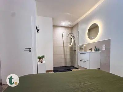 Salle de bains dans l'établissement Tranquiloue - Appartement cosy 15min du Puy du Fou