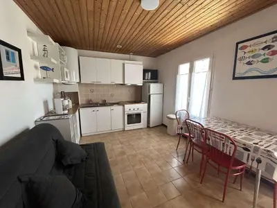 Cuisine ou kitchenette dans l'établissement GU000-06D Maison 2 pièces - 2 couchages LA GUERINIERE