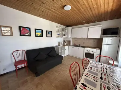 Cuisine ou kitchenette dans l'établissement GU000-06D Maison 2 pièces - 2 couchages LA GUERINIERE