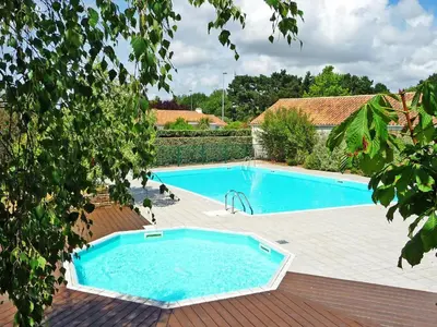 Piscine de l'établissement Appartement piscine mer et commerces proche ou située à proximité