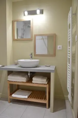 Salle de bains dans l'établissement Les Agîtés