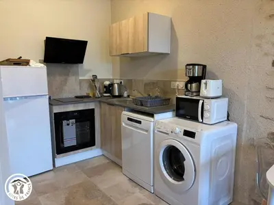 Cuisine ou kitchenette dans l'établissement Charmant Gîte proche Puy du Fou avec parking - FR-1-426-604